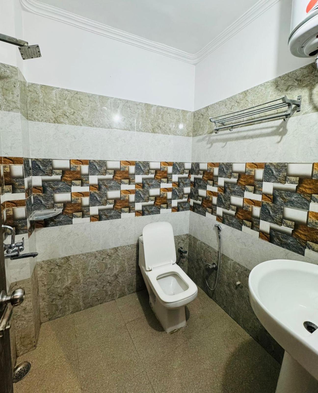 Hotel Pearl Inn Rudrapur Dış mekan fotoğraf