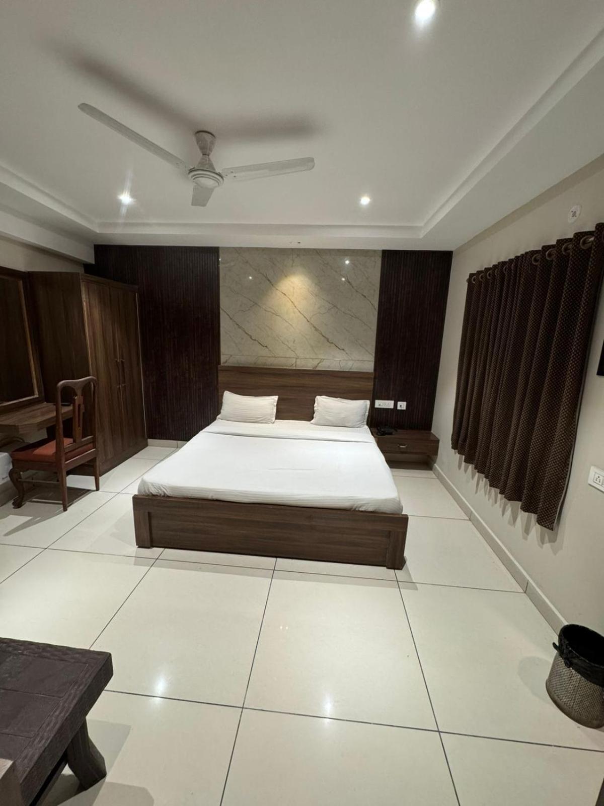 Hotel Pearl Inn Rudrapur Dış mekan fotoğraf